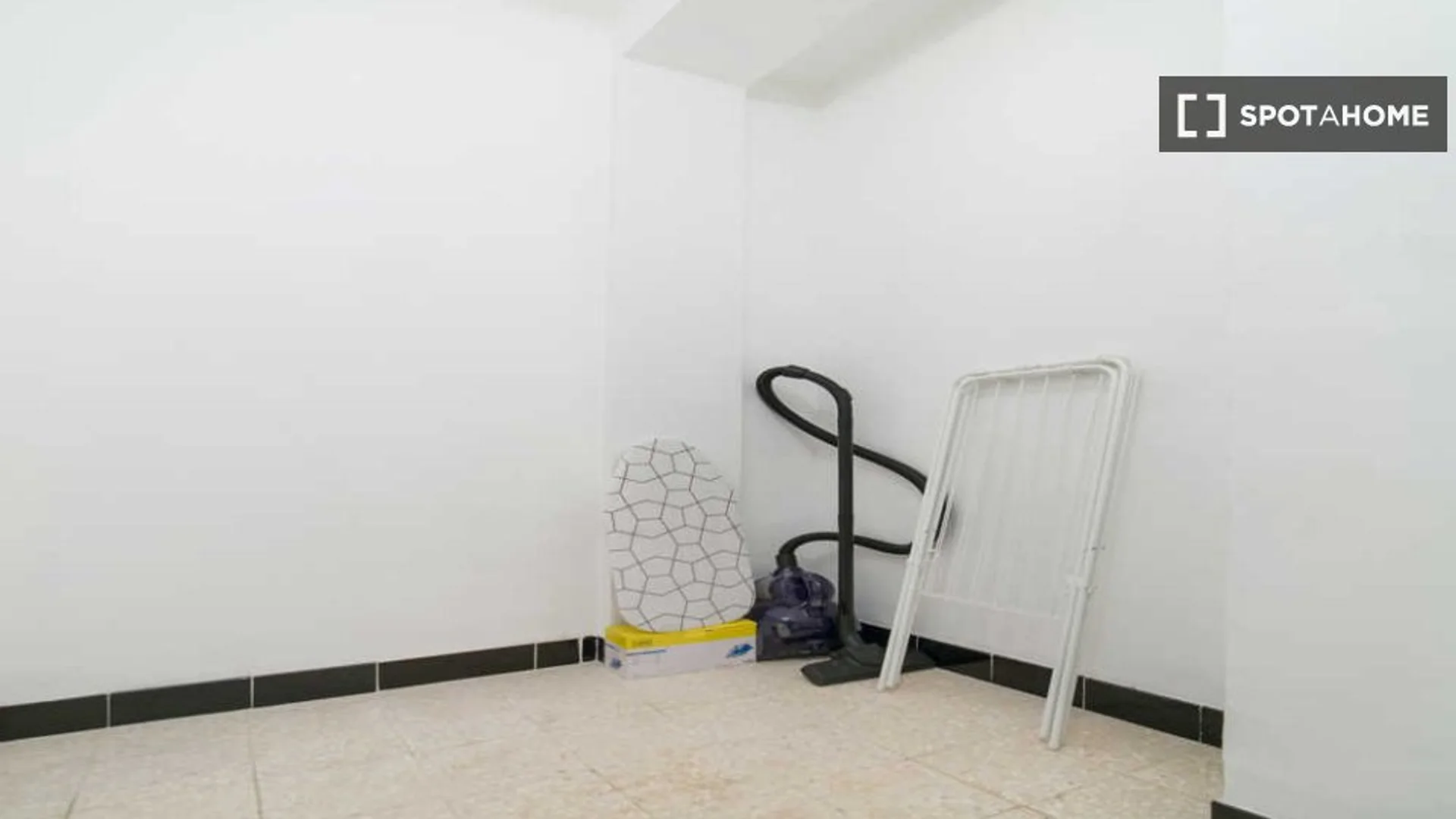 Funktionelles Studentenzimmer perfekt zum Studieren in 