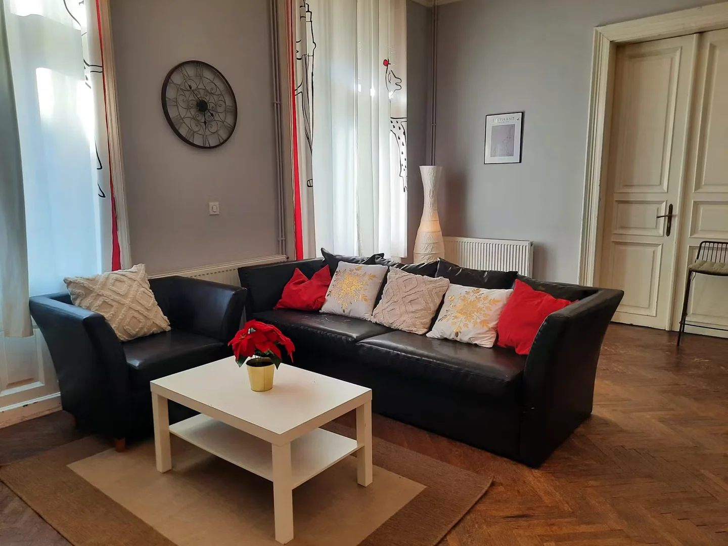 Quarto de estudante económico com localização conveniente em 