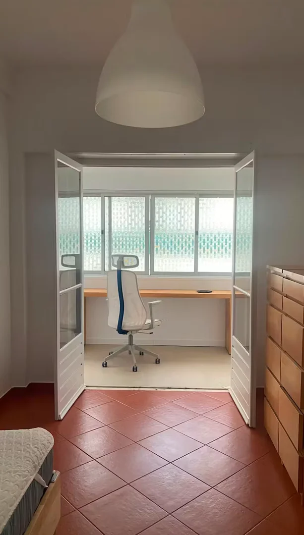 Comfortable and spacious student room in 