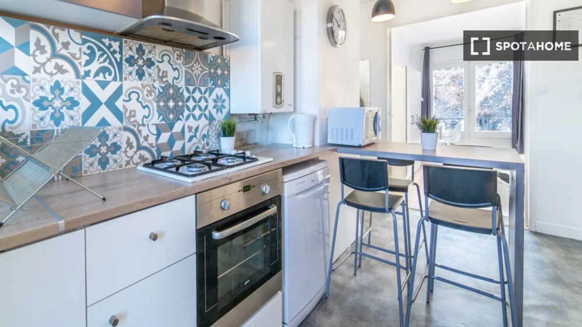 Quarto amigo do estudante em com comodidades modernas