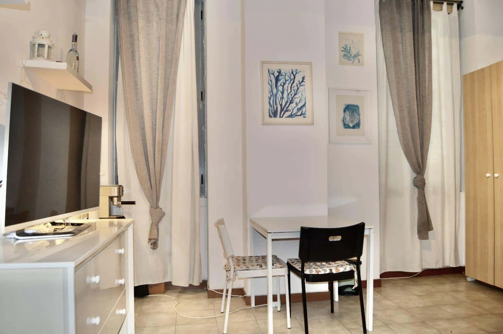 Chambre à louer dans un appartement d'étudiant à , entièrement meublée