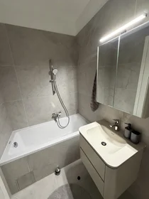 Apartamento inteiro em Prilaz baruna Filipovića 23B, imagem 8 de 16