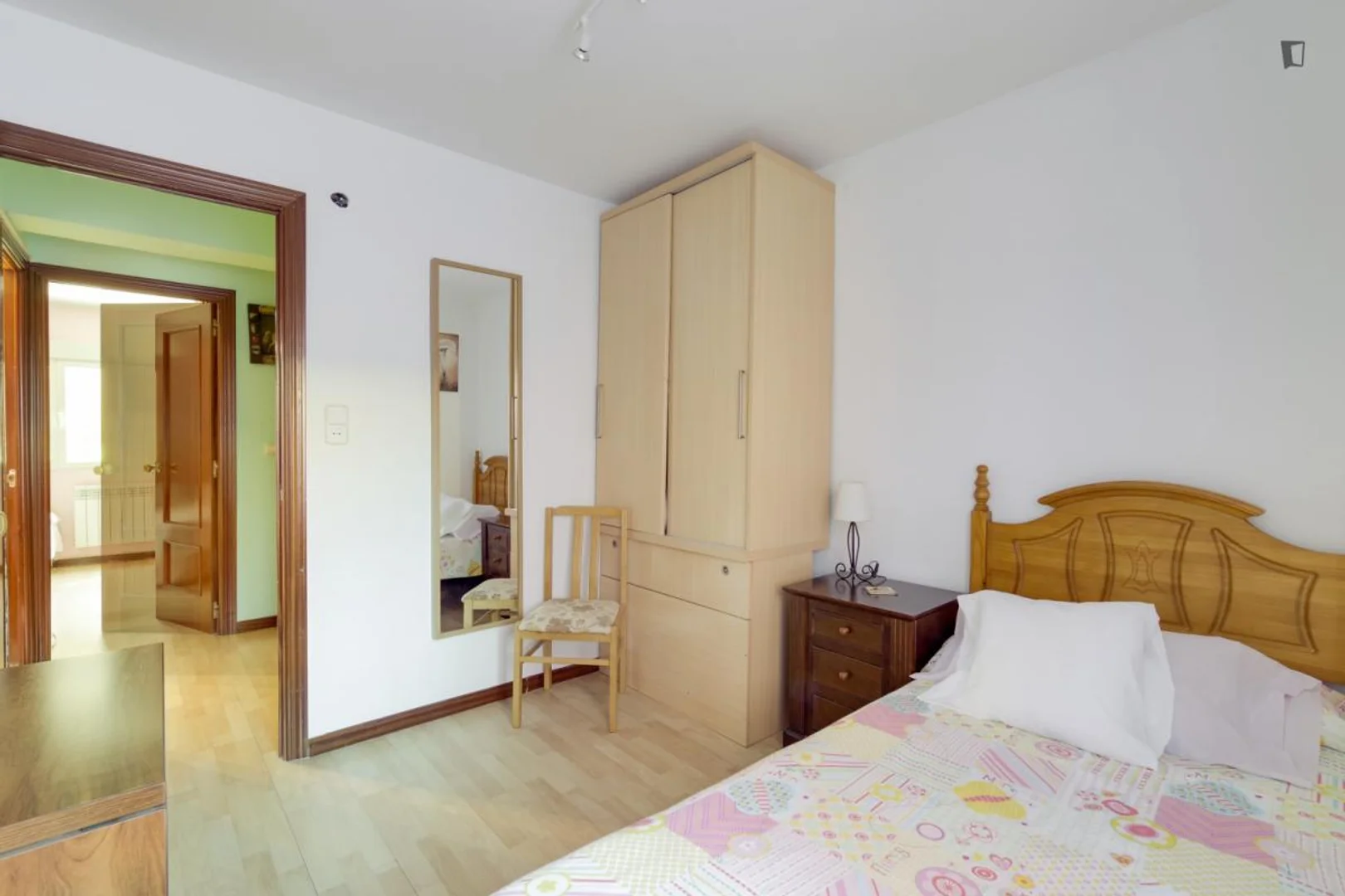 Habitación asequible para estudiantes con buena iluminación en 