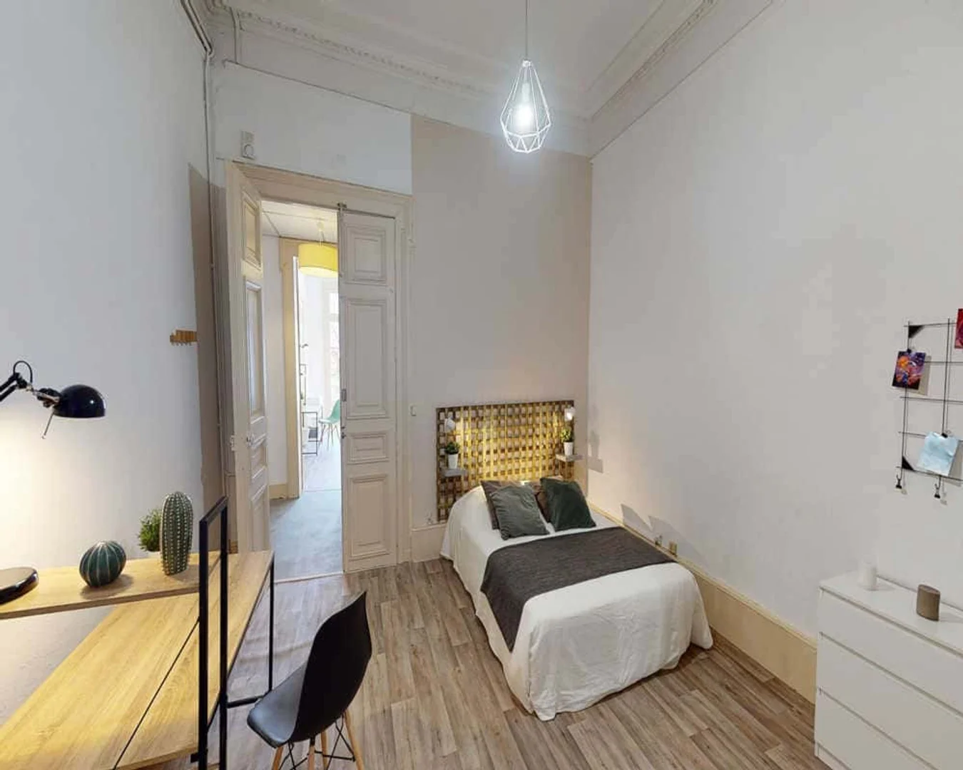 'de öğrenci dairesinde, tamamen mobilyalı kiralık oda