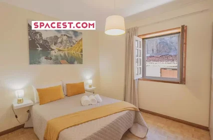 Habitación privada en R. Aires de Ornelas 86, 4350 Porto, Portogallo, imagen 1 de 16