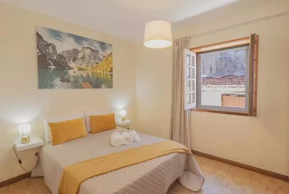 Habitación privada en R. Aires de Ornelas 86, 4350 Porto, Portogallo, imagen 1 de 16