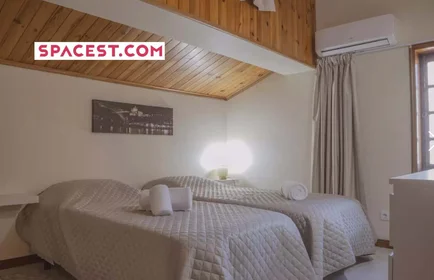 Habitación privada en R. Aires de Ornelas 86, 4350 Porto, Portogallo, imagen 1 de 15