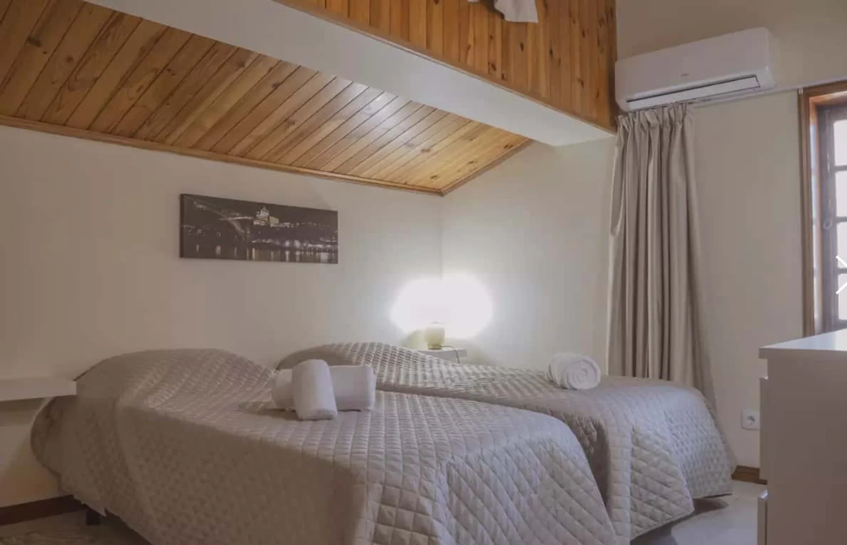Habitación estudiantil amplia y cómoda en 