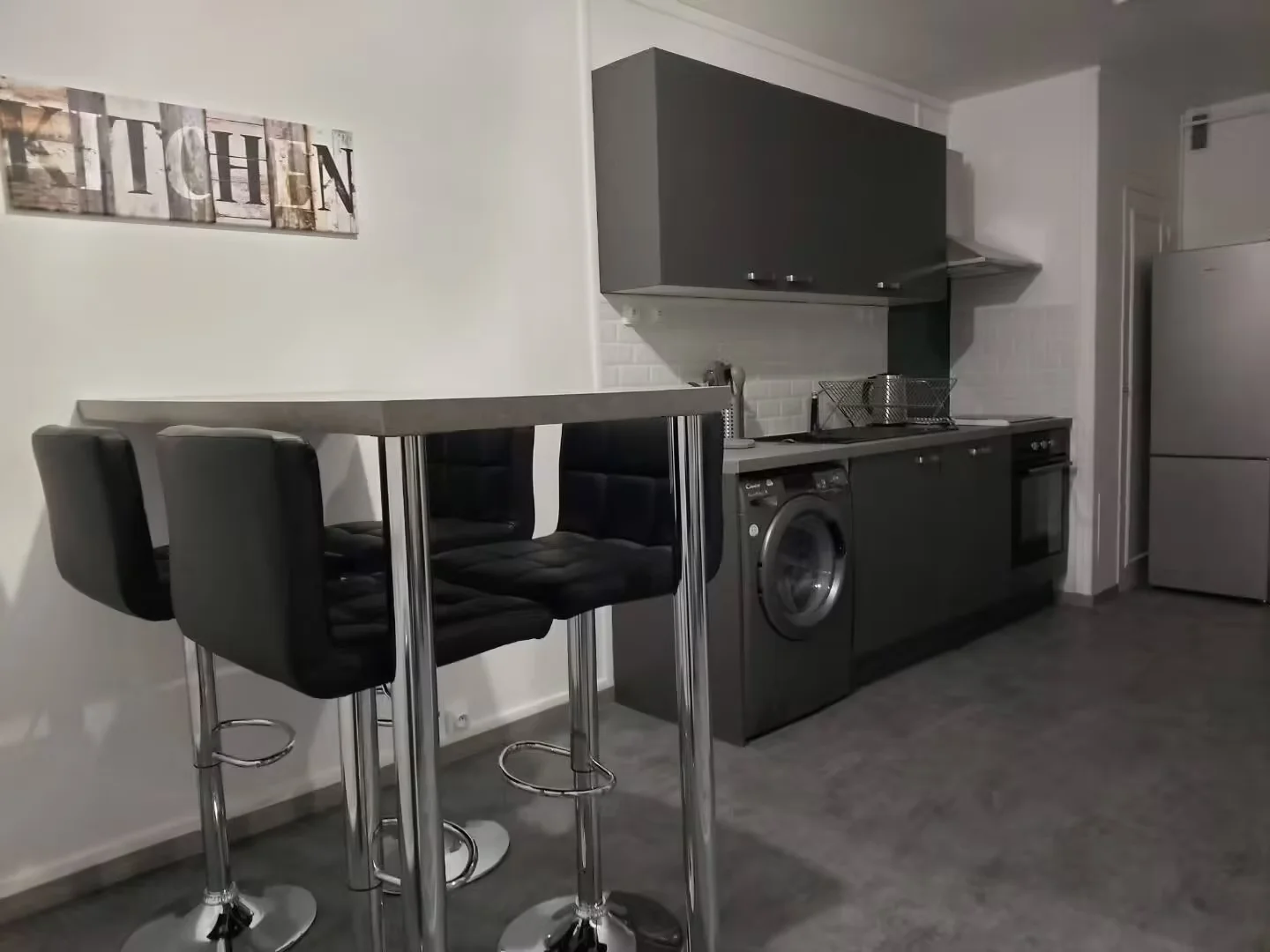  bölgesinde uygun konuma sahip ekonomik öğrenci odası