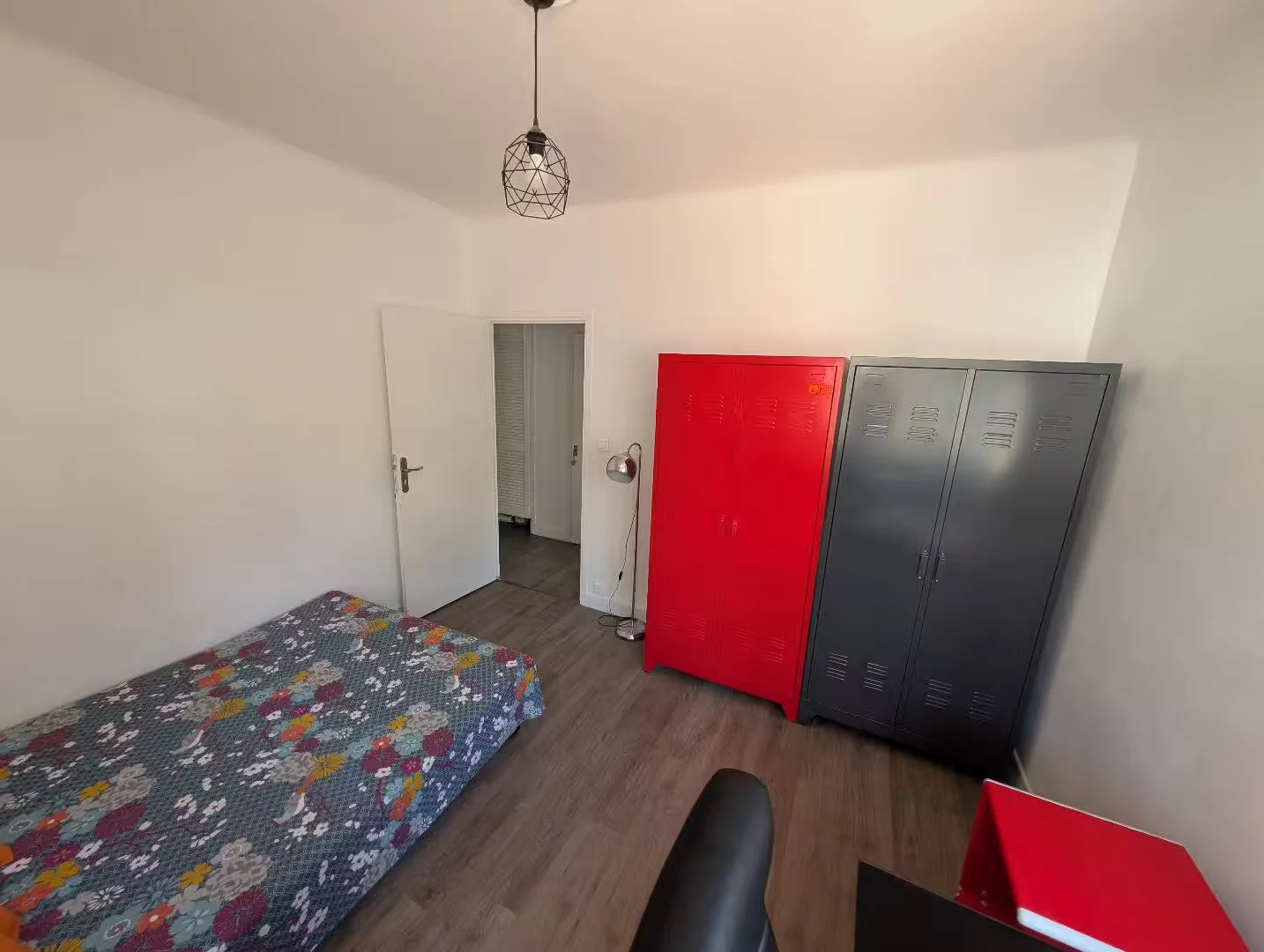 Quarto de estudante económico perto do campus em 