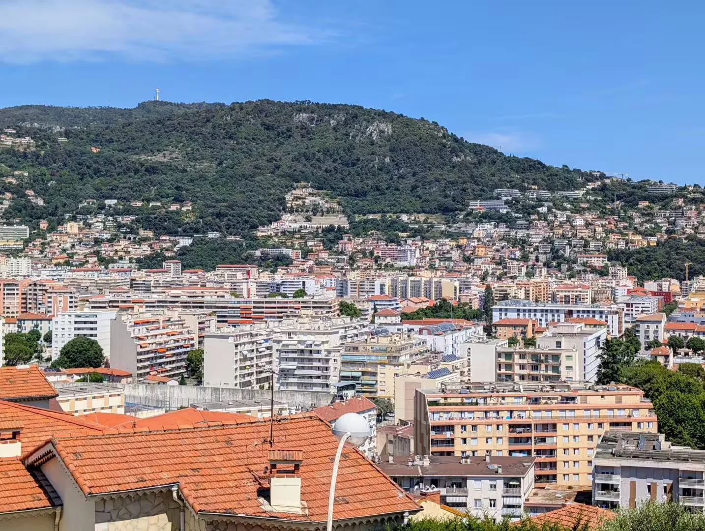 Quarto de estudante económico com localização conveniente em 