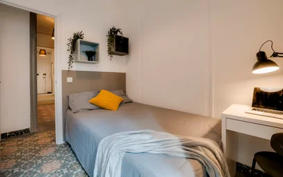 Room for rent with double bed {area}