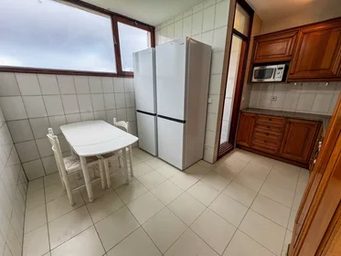 Habitación compartida en Rua Dom Jerónimo de Azevedo, Viso, imagen 5 de 10