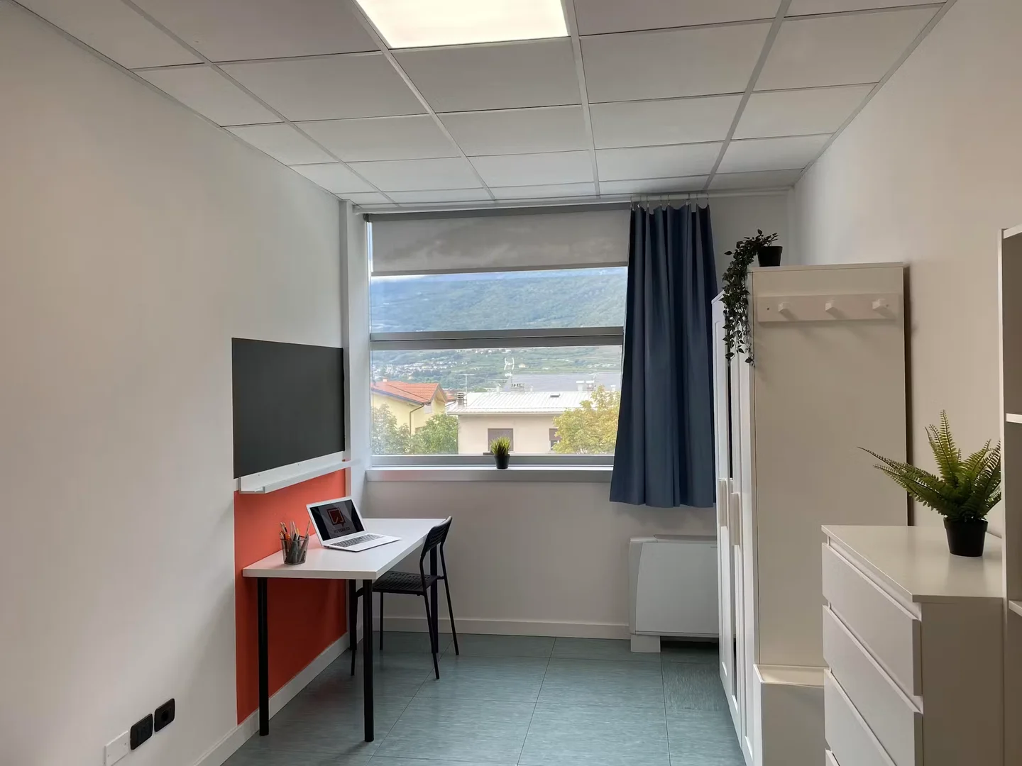 Habitación en apartamento estudiantil en alquiler en , completamente amueblado