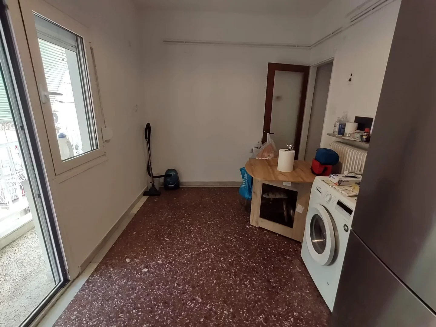 Comfortable and spacious student room in