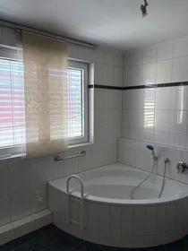 Habitación privada en Antwerpenstraße, Herzo Base, imagen 10 de 10