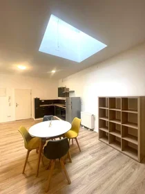 Logement situé dans le centre de {area}