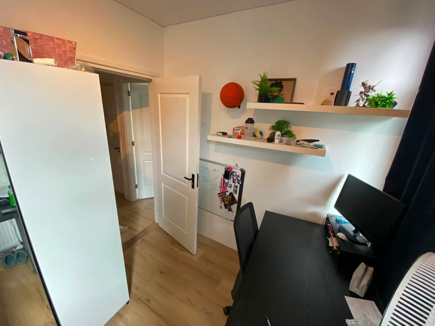 Chambre d'étudiant lumineuse et aérée avec accès facile à l'université dans 