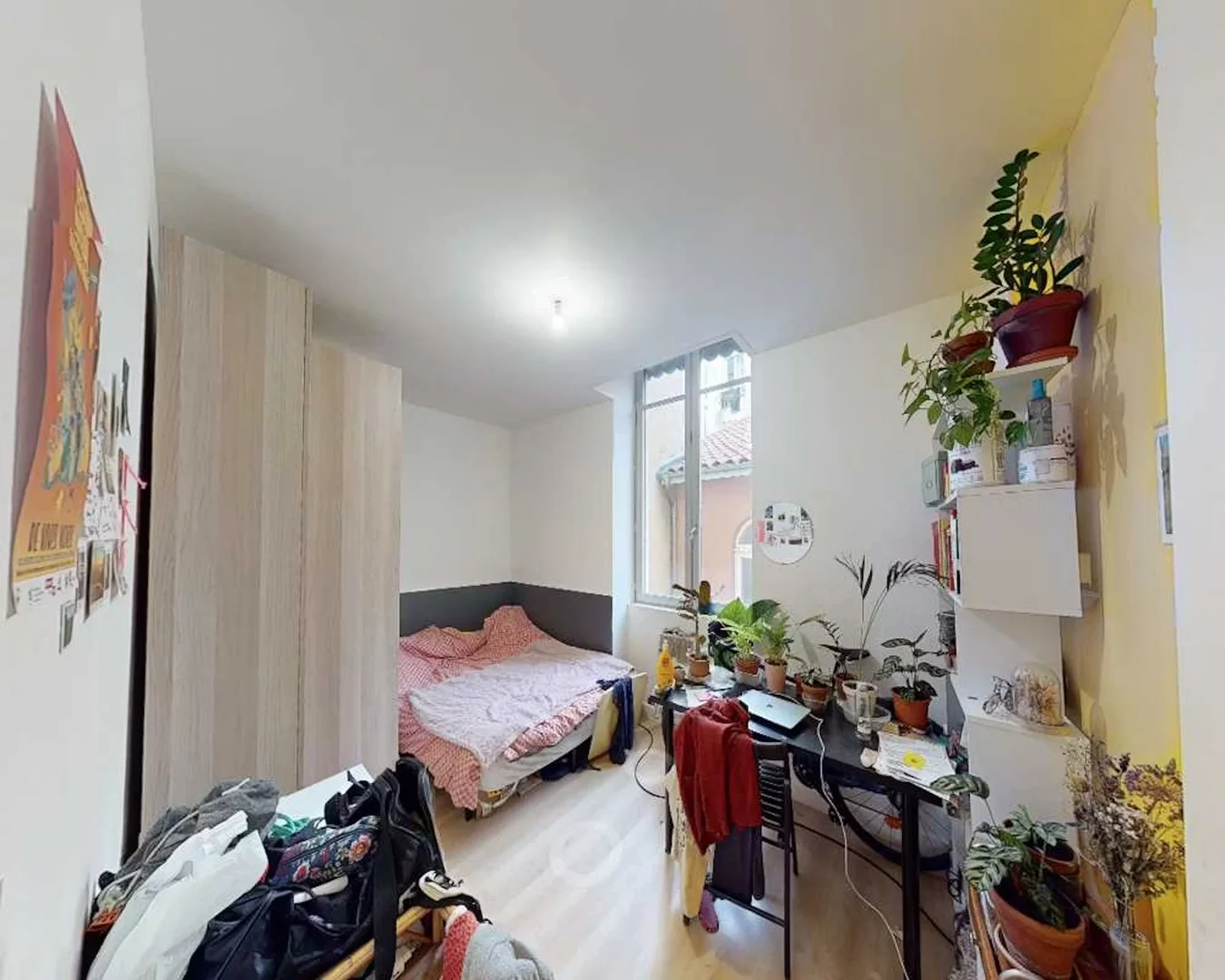 Chambre d'étudiant confortable et spacieuse dans