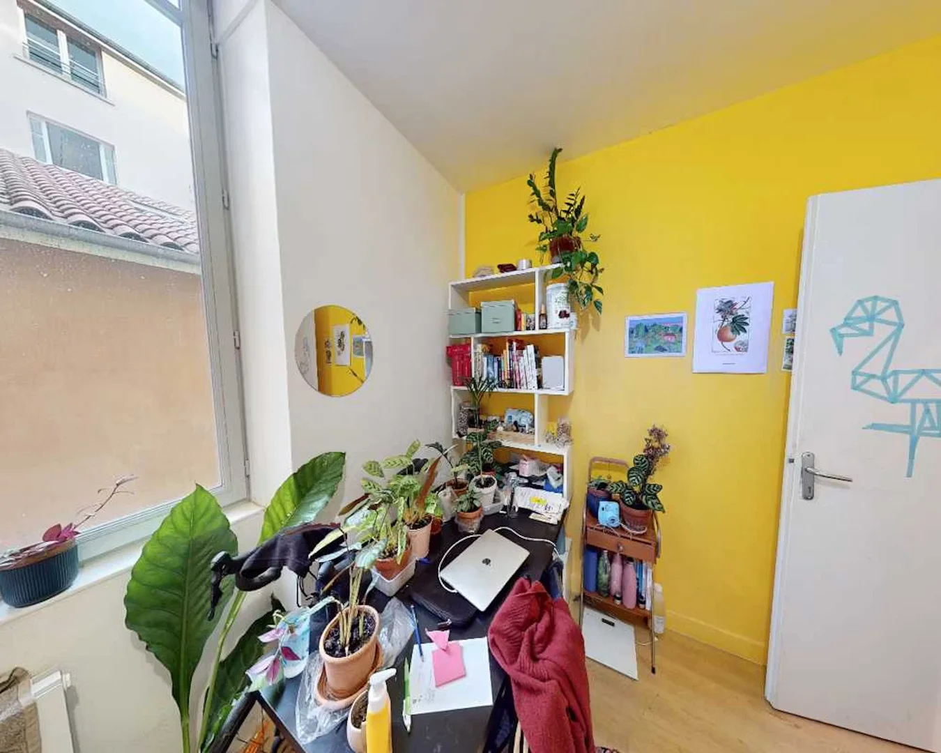 Chambre conviviale pour les étudiants dans avec des équipements modernes