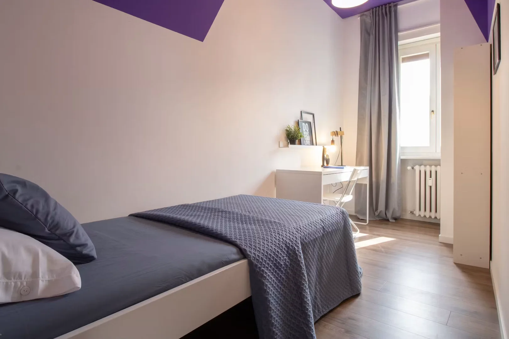 Funktionelles Studentenzimmer perfekt zum Studieren in 