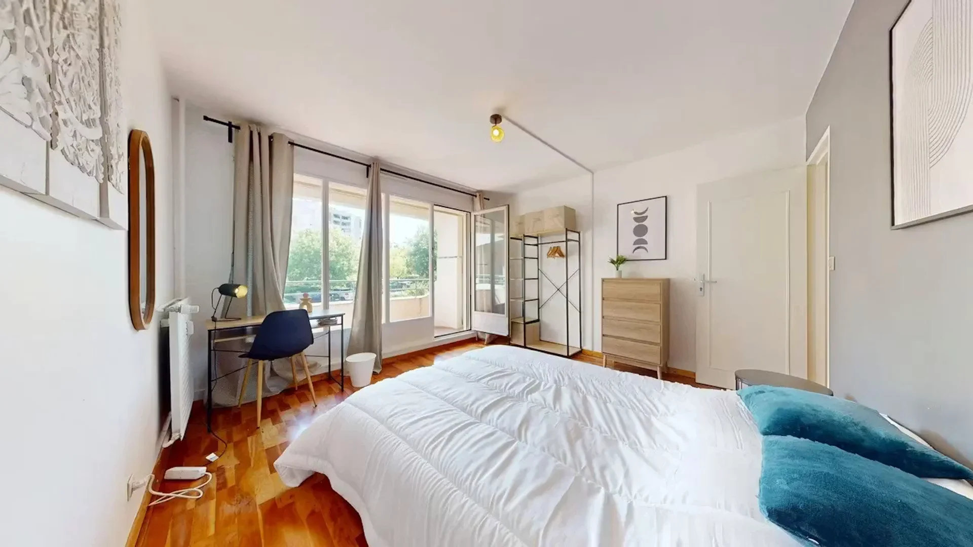 Habitación estudiantil económica con ubicación conveniente en