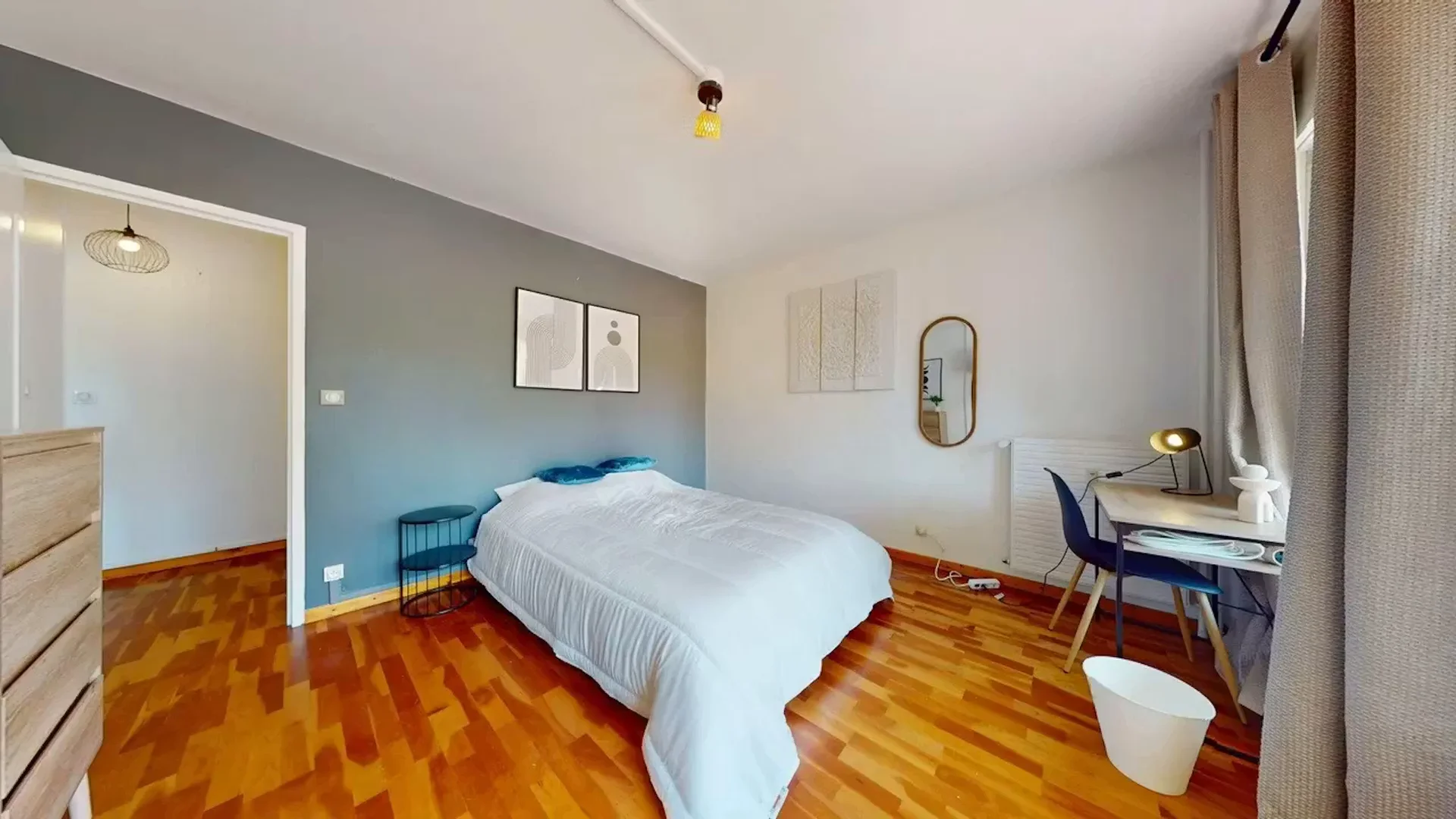 Habitación estudiantil económica con ubicación conveniente en