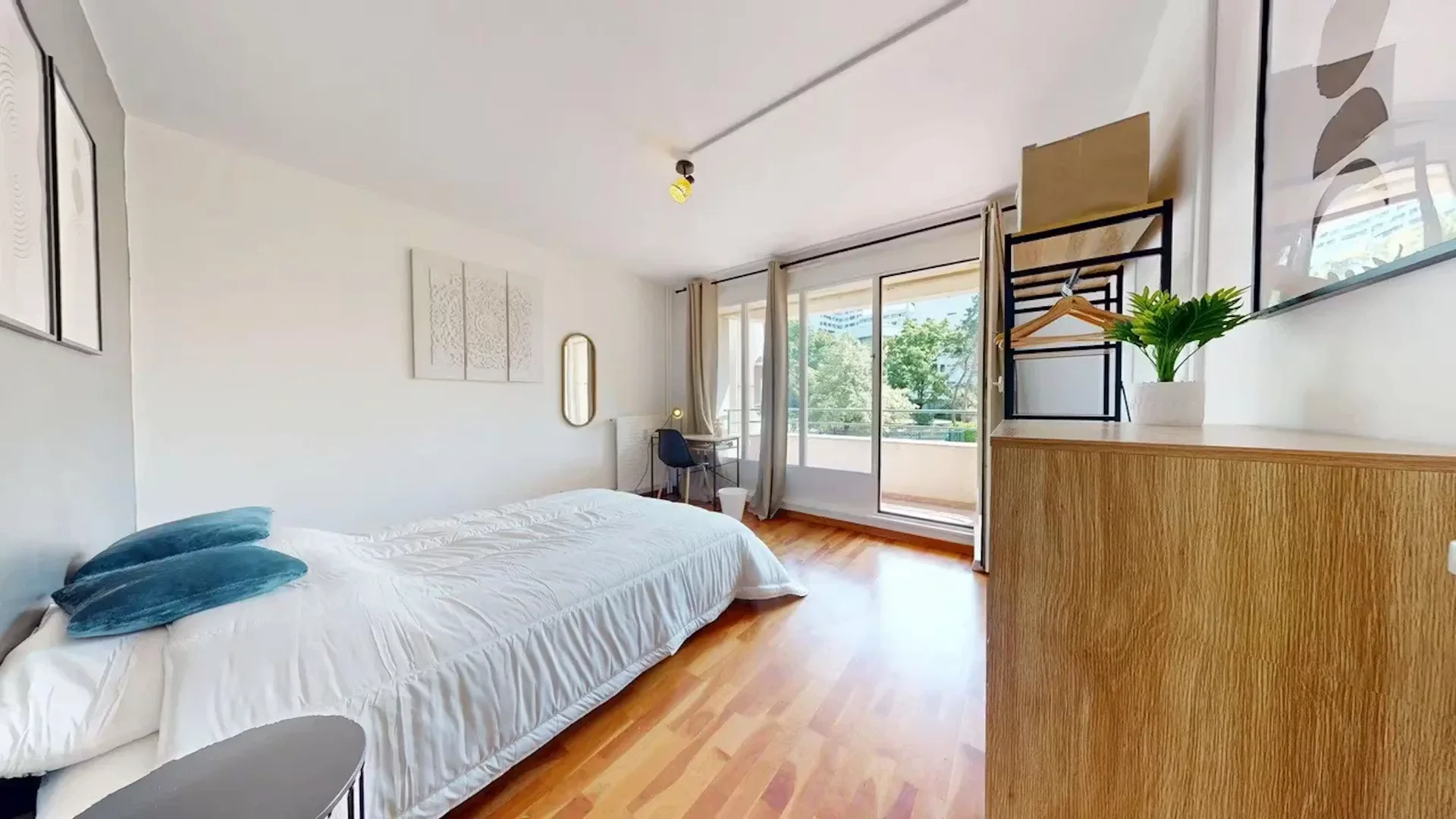 Habitación acogedora para estudiantes disponible en