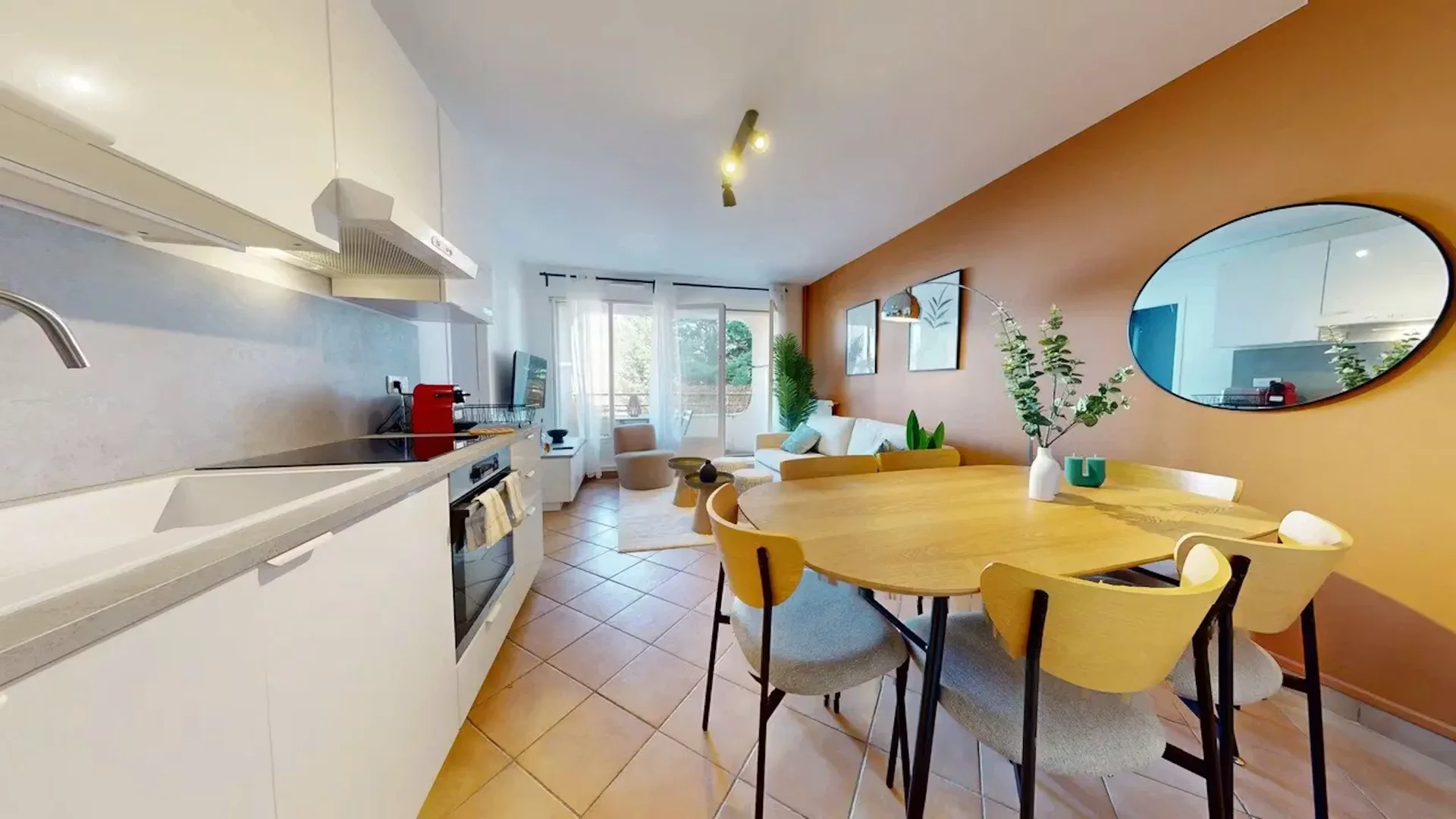 Habitación asequible para estudiantes con buena iluminación en