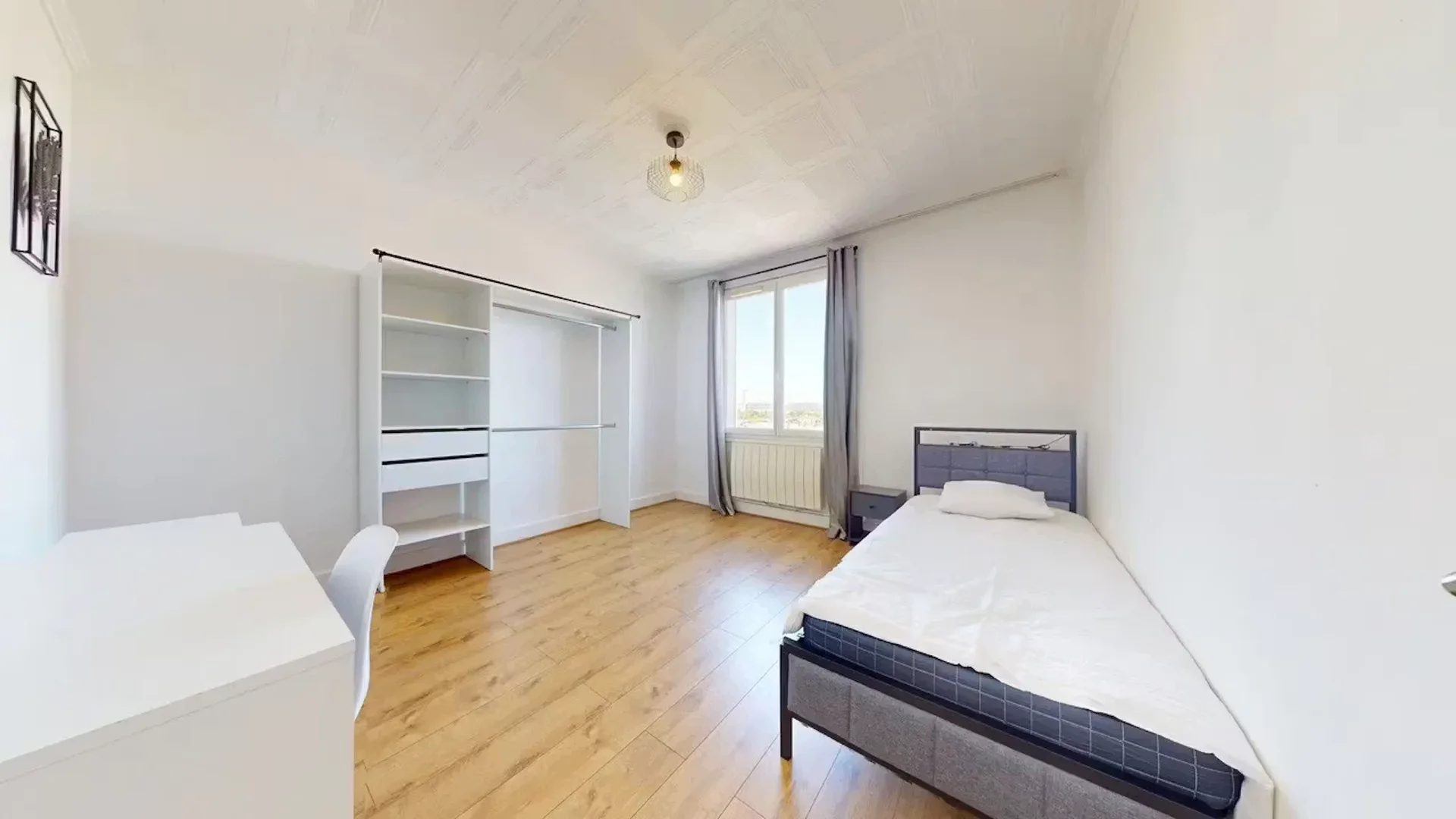 Habitación asequible para estudiantes con buena iluminación en 