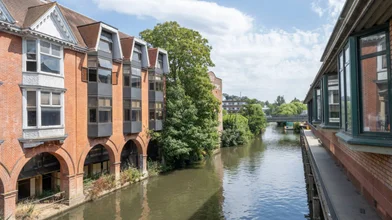 Habitación privada en residencia en The Bridge, Bridge St, Guildford GU1 4SB, United Kingdom, imagen 17 de 22
