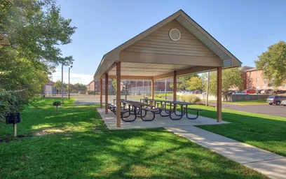 Apartamento inteiro em residência em 400 N River Rd, West Lafayette, IN 47906, USA, imagem 27 de 39