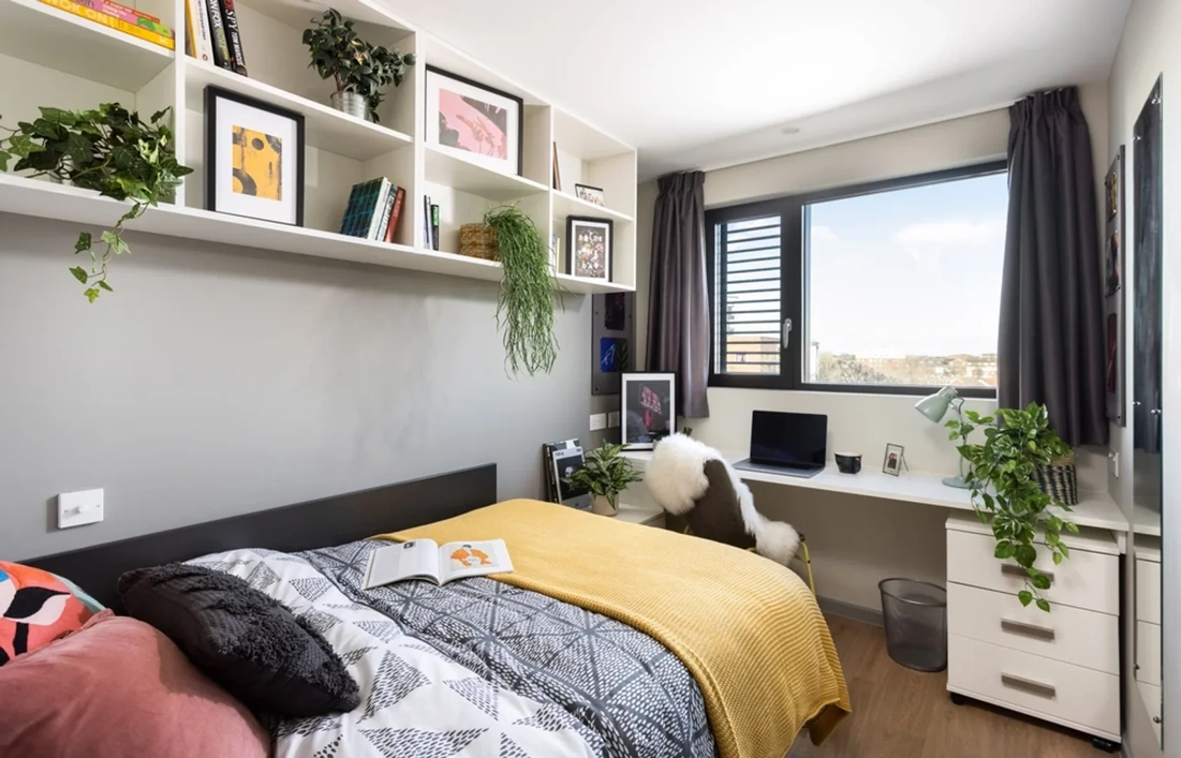Chambre d'étudiant lumineuse et aérée avec accès facile à l'université dans 