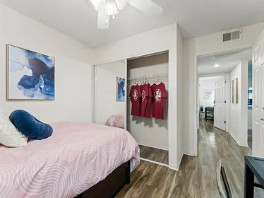 Apartamento inteiro em residência em 1825 W Call St, Tallahassee, FL 32304, United States, imagem 2 de 19
