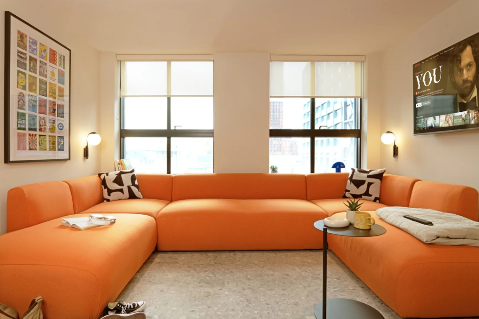 Chambre d'étudiant à  avec espace d'étude et installations communes