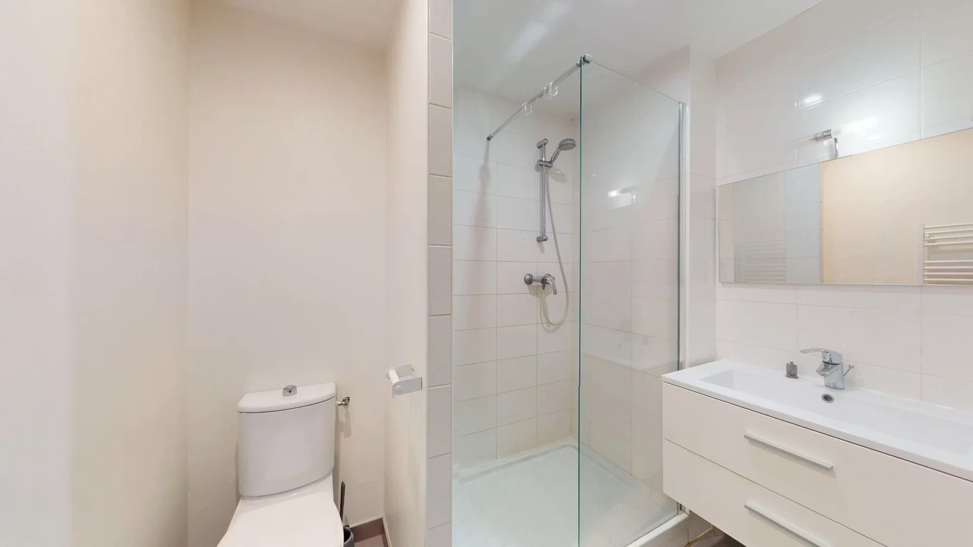 Quarto de estudante económico com localização conveniente em 