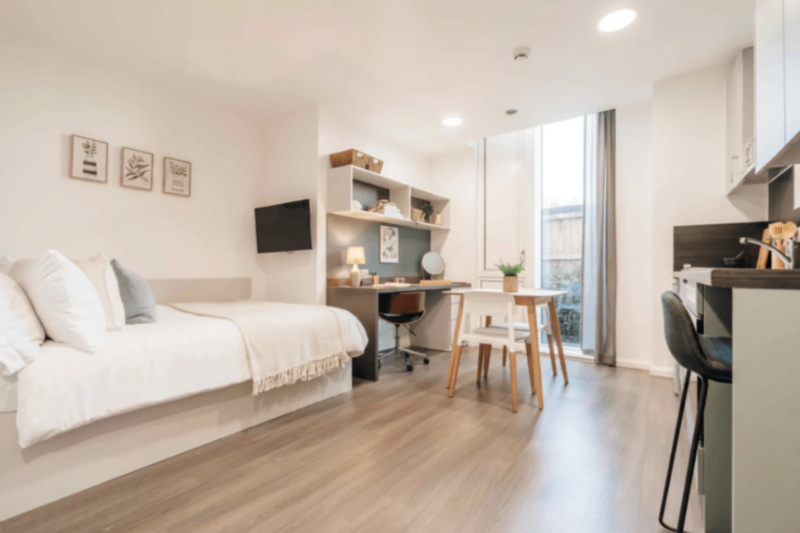 Student-friendly studio with excellent transport links in 