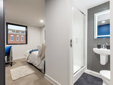 Quarto privado em residência em 16 Moon St, St Paul's, Bristol BS2 8QY, UK, imagem 9 de 46