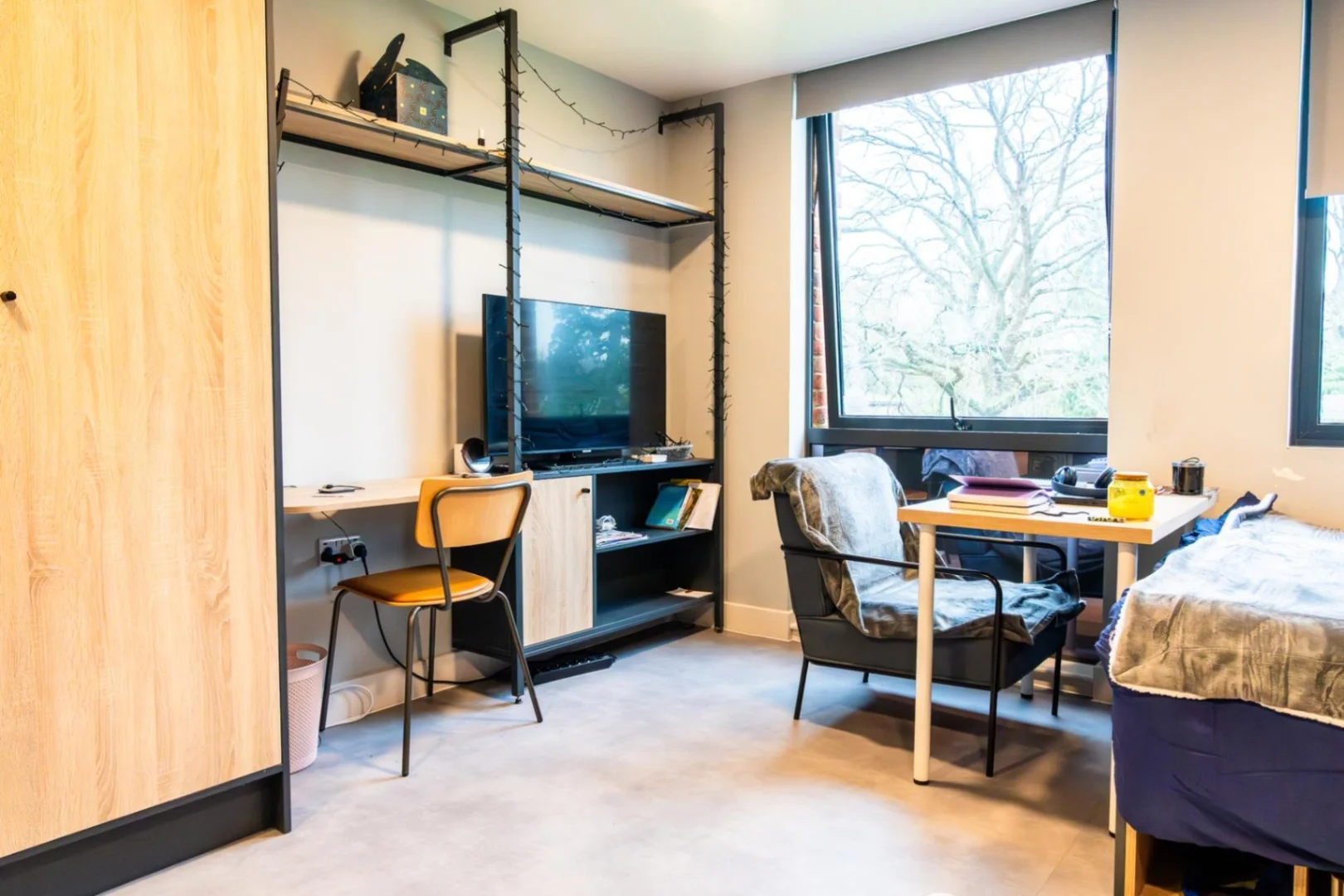 Apartamento estúdio acessível com características essenciais em 