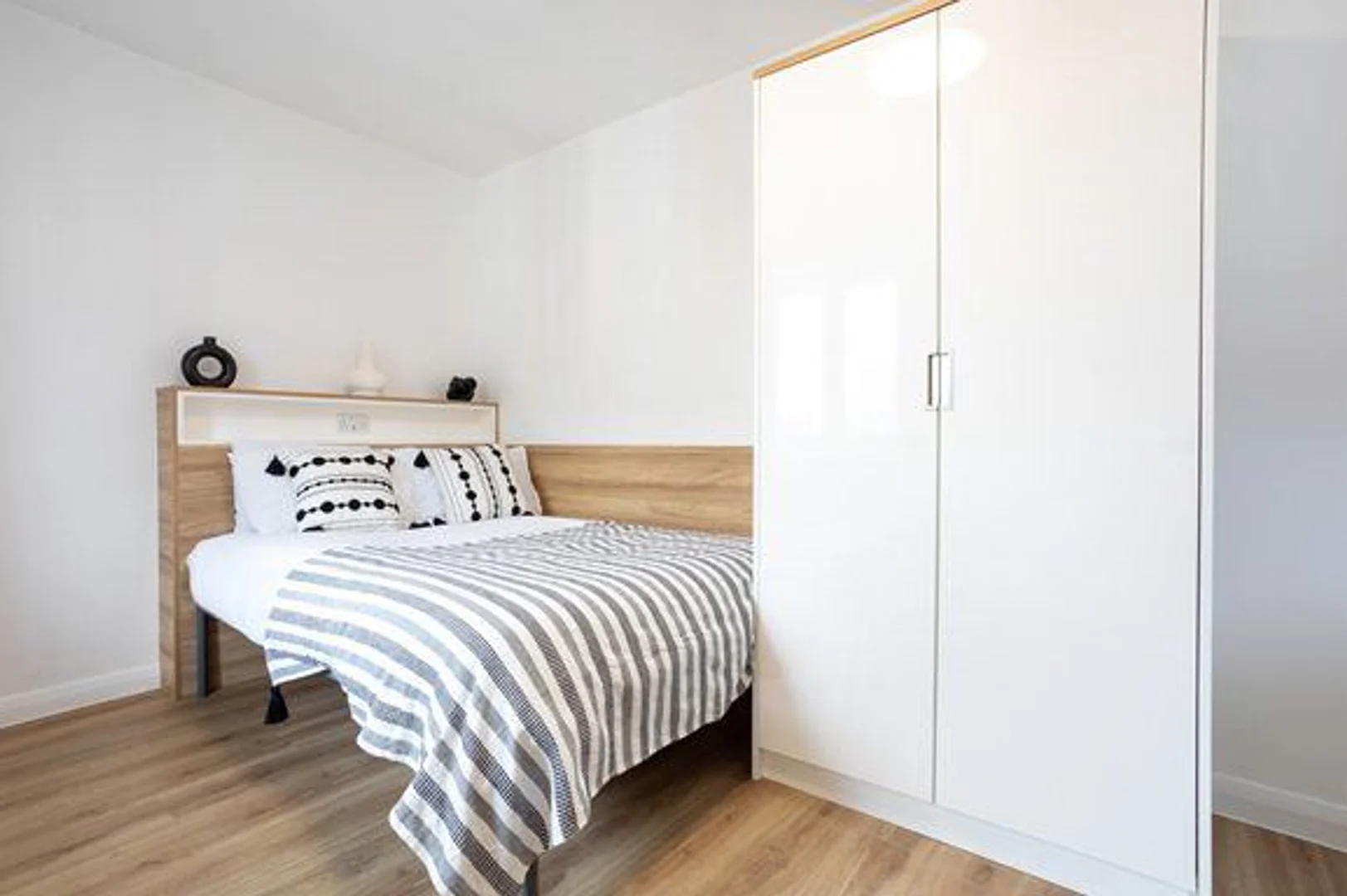Habitación en apartamento estudiantil en alquiler en , completamente amueblado