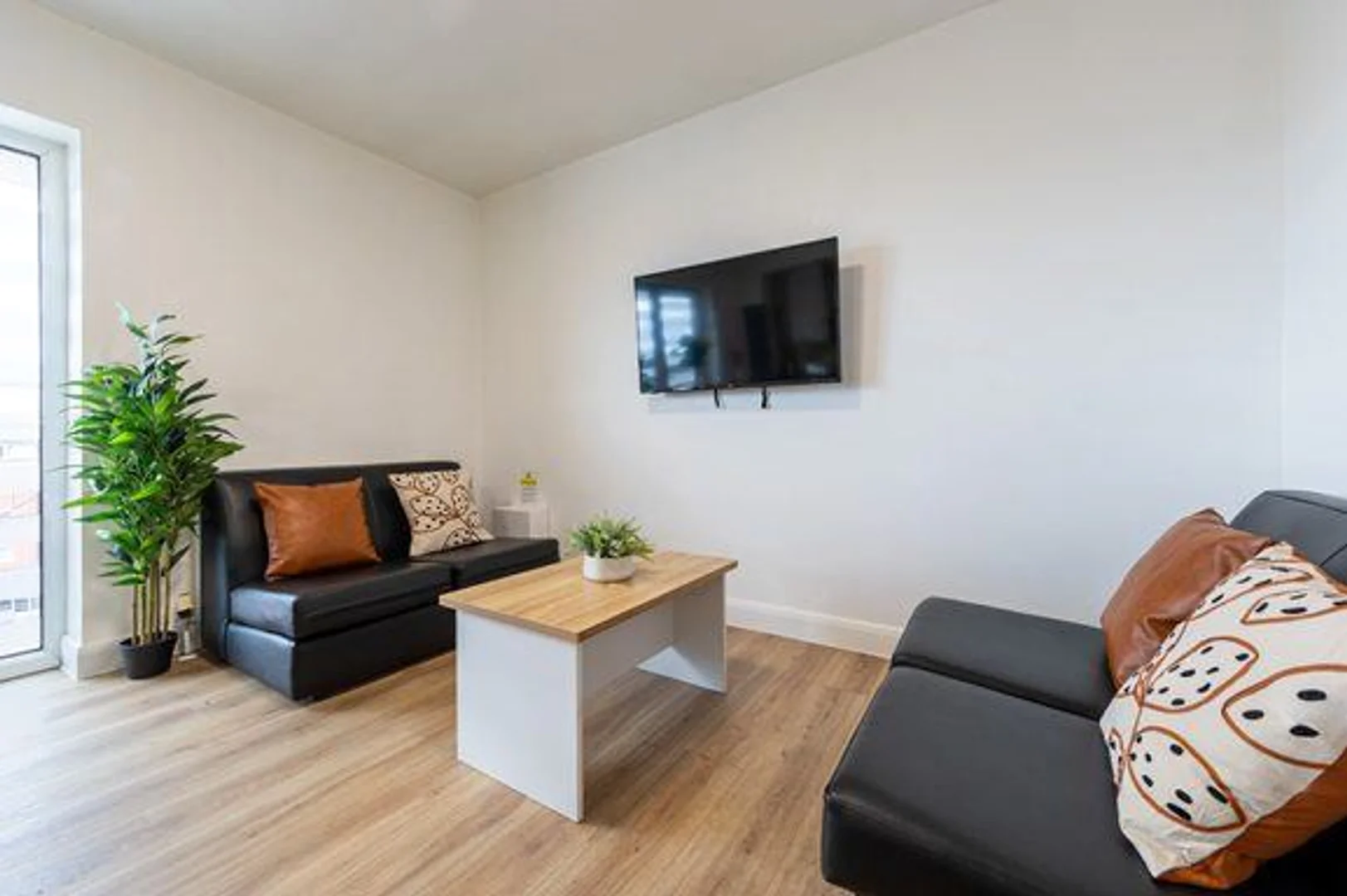 Habitación estudiantil económica con ubicación conveniente en 