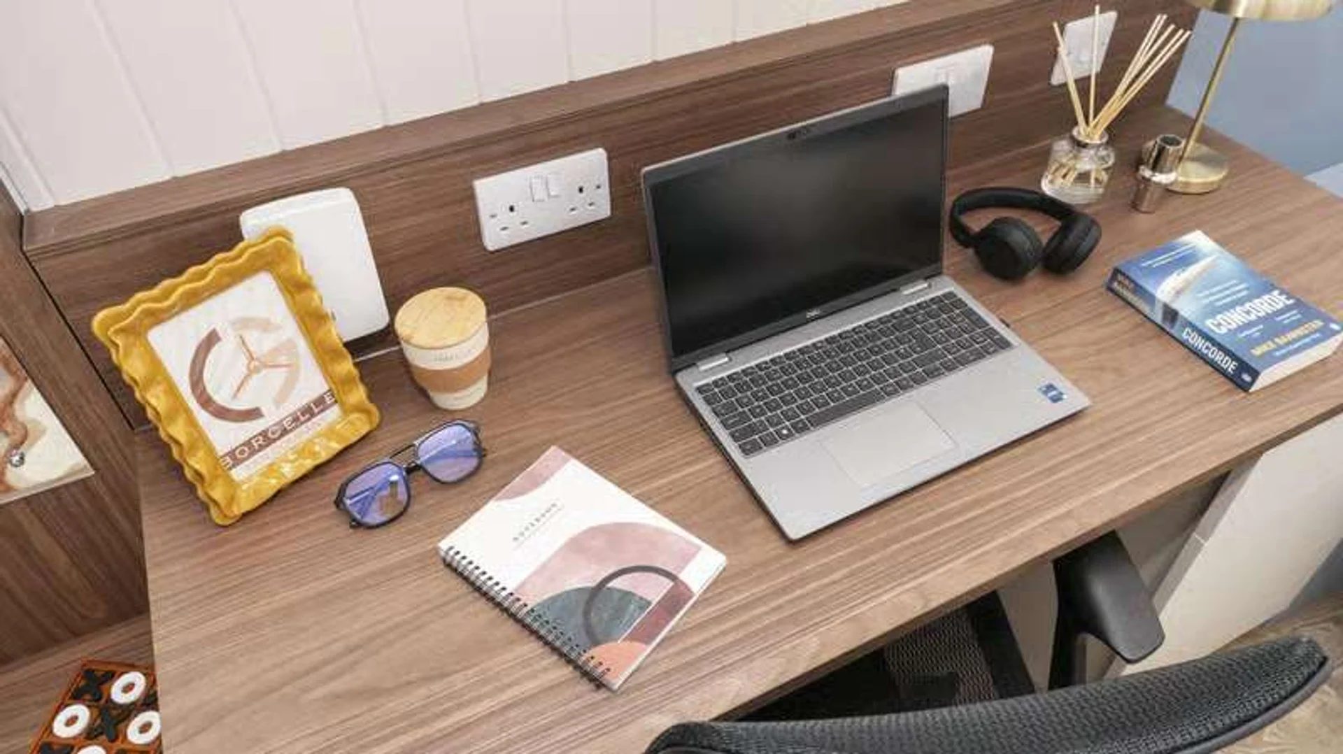 Chambre d'étudiant à avec espace d'étude et installations communes