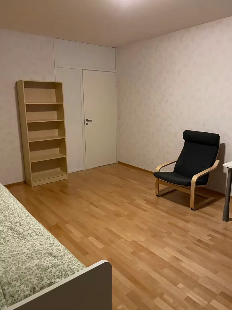Bezahlbares Zimmer für Studenten mit ausreichender Beleuchtung in 