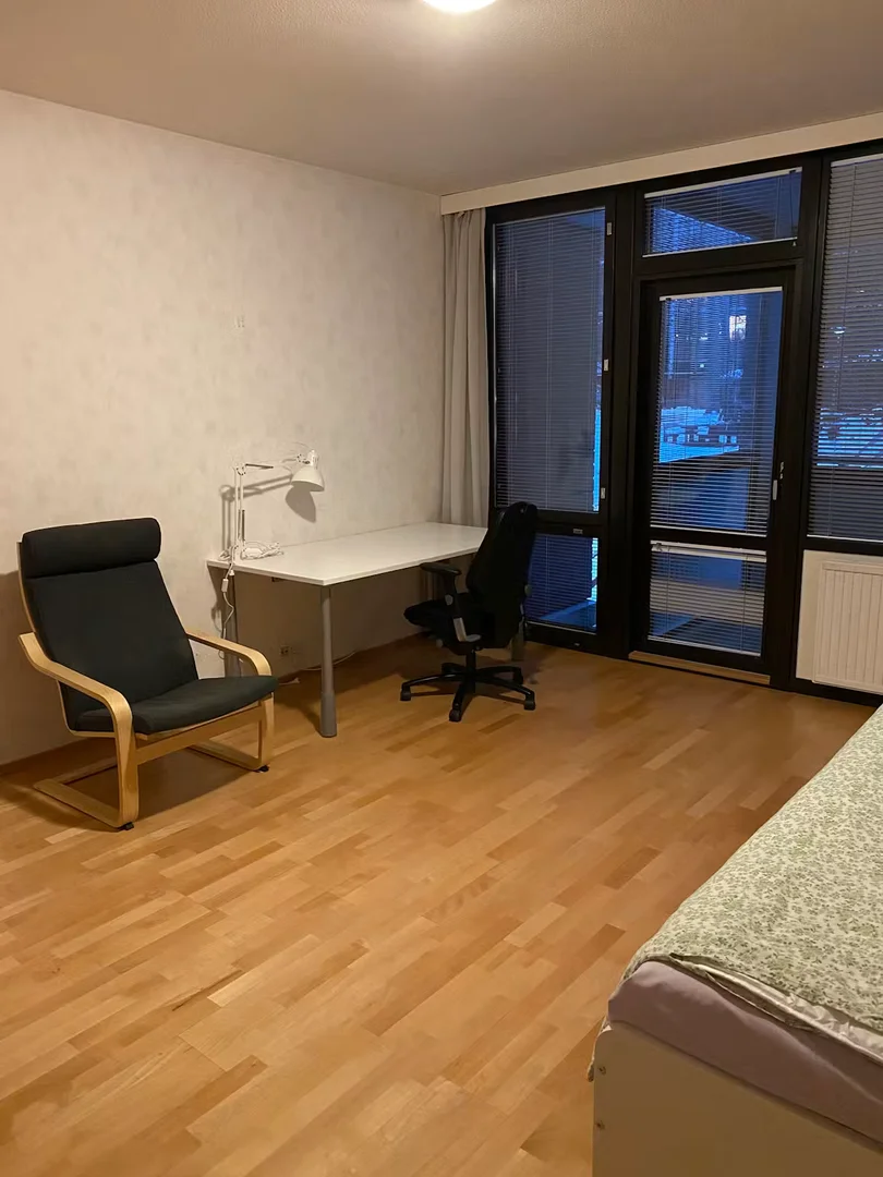 Zimmer in Studentenwohnung in  zu vermieten, voll möbliert