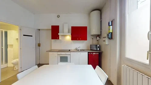 Appartamento intero in Rue de la Roche du Geai, Côte Chaude-Grand Clos-Momey, immagine 3 di 10