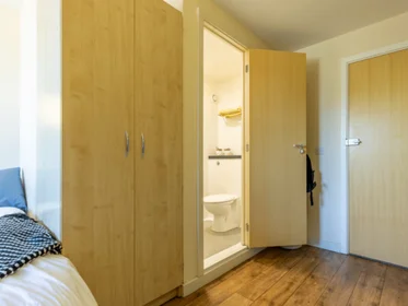 Quarto privado em residência em Erskine St, Liverpool L6 1AH, United Kingdom, imagem 8 de 49