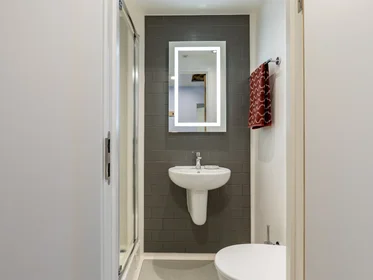 Quarto privado em residência em 16 Moon St, St Paul's, Bristol BS2 8QY, UK, imagem 40 de 42