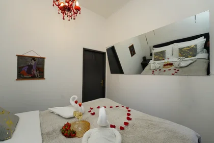 Entire apartment at Narodni trg 1, image 2 of 13