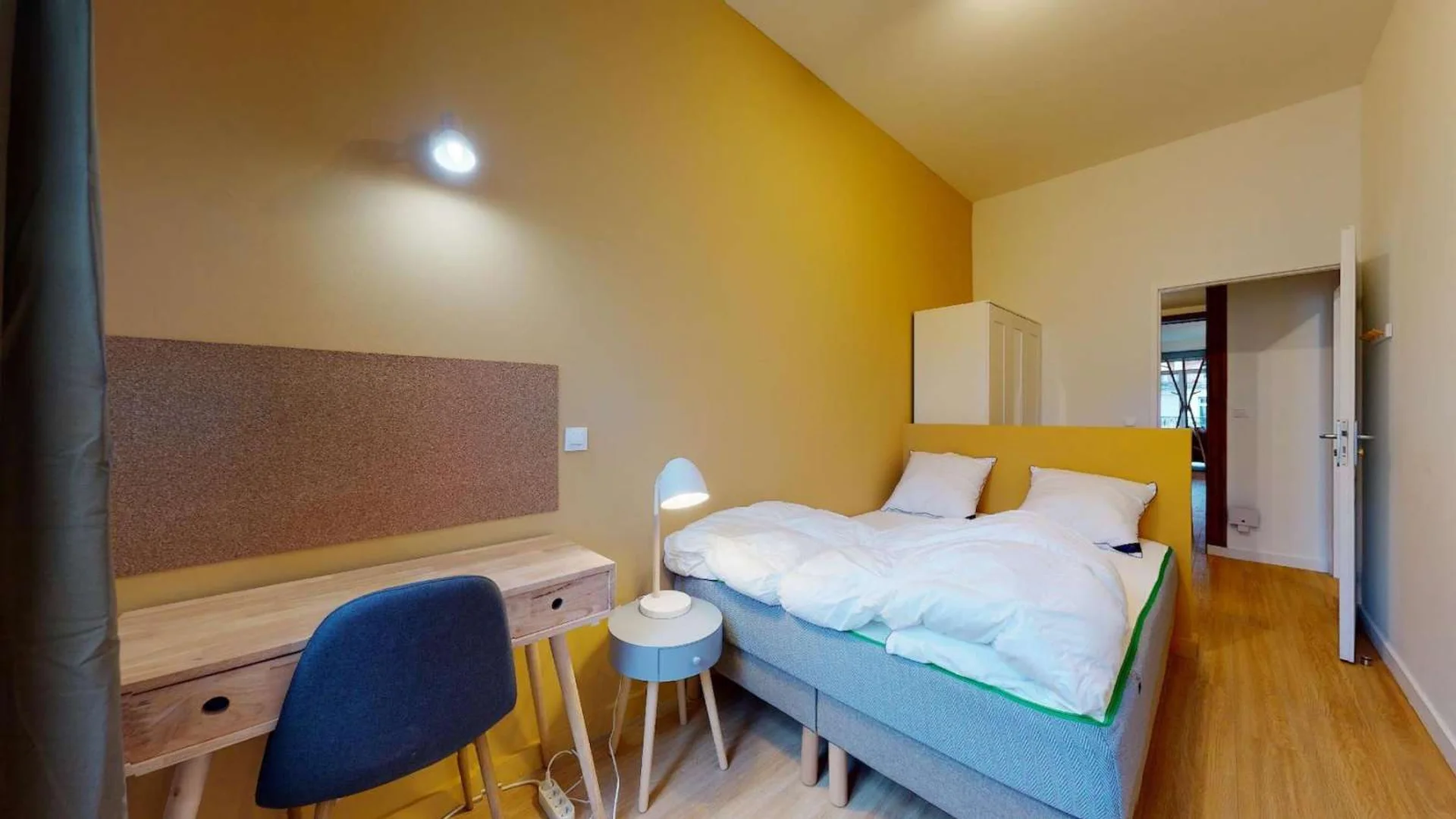 Chambre d'étudiant lumineuse et aérée avec accès facile à l'université dans 