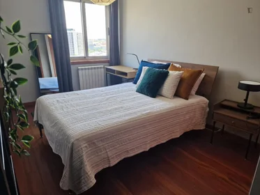 Quarto para alugar num apartamento partilhado em {area}
